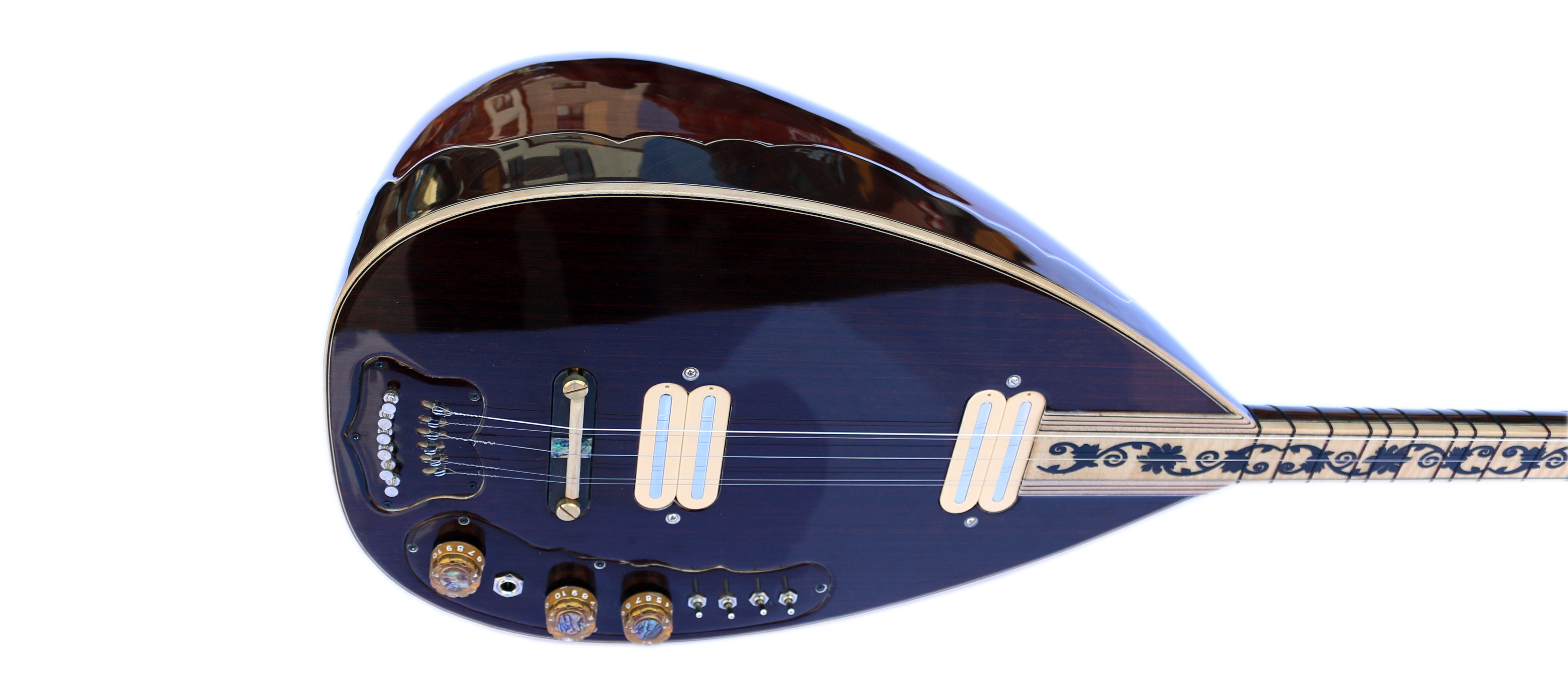 Sala E-Baglama SES-13 für Bühnenauftritte